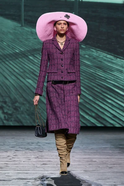 Look 7